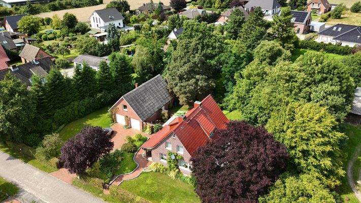 Luftbildaufnahme mit großem Grundstück