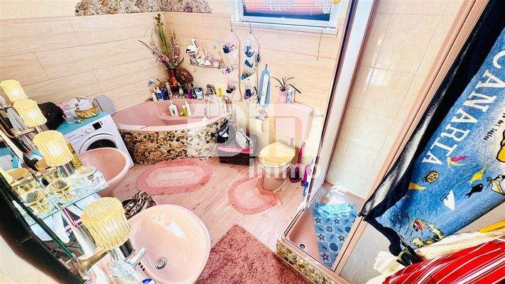 EG Badezimmer Wanne / Dusche