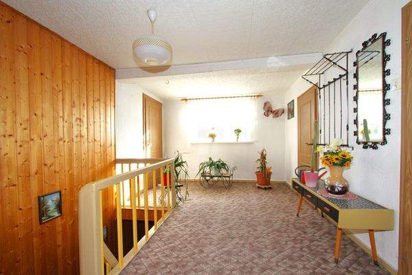 04.01. Treppenhausflur 1.JPG