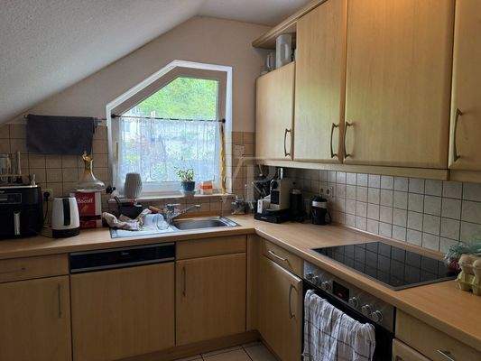 Küche mit Einbauküche