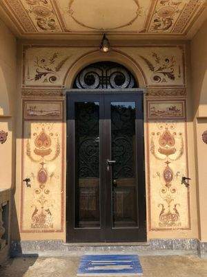 Hauptgebäude: Hauseingang