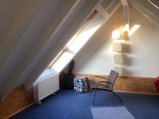 Mehrzweckraum im Spitzboden