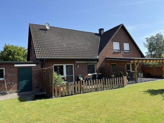 Blick vom Garten auf die ELW