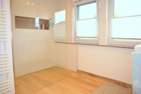 ... bodengleicher Dusche