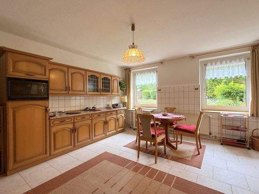 geräumige Einbauküche