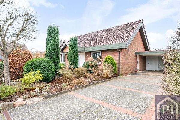 Auffahrt zum Doppelcarport