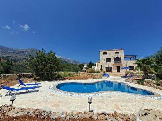 Kreta, Melidoni: Charmante möblierte Villa mit atemberaubender Aussicht zu verkaufen