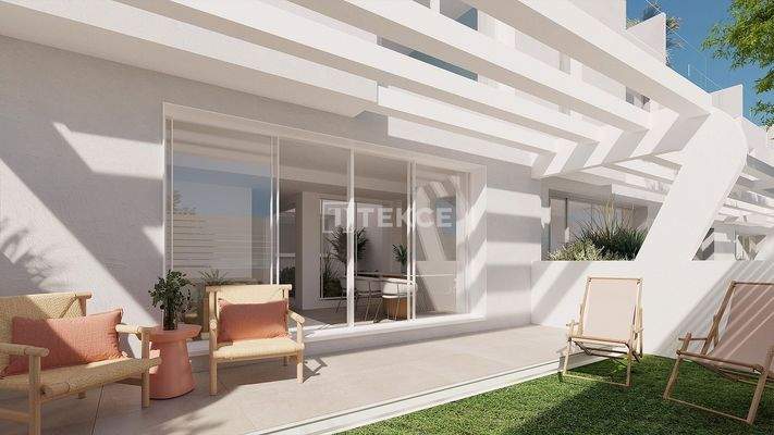Seaside Homes with Community Pool in Estepona Costa del Sol