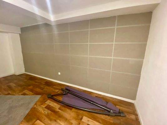 68/ KG: Teilansicht eines Kellerabstellraumes - auch als Partykeller genutzt ! Lärmgedämmt !