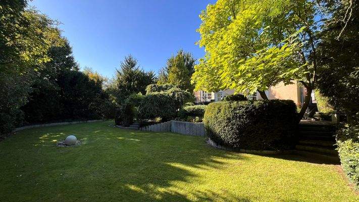 Park  Atmosphäre im uneinsehbaren Garten