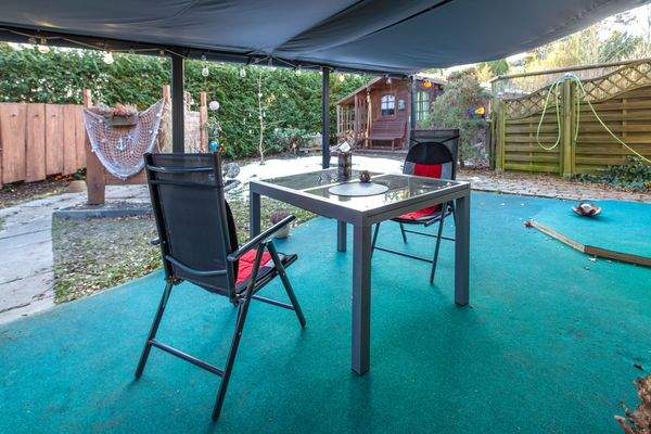 Süd-Terrasse mit Beschattung