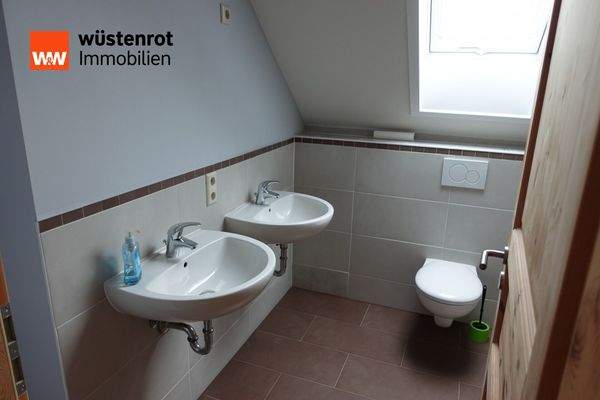 Bad mit Doppelwaschbecken