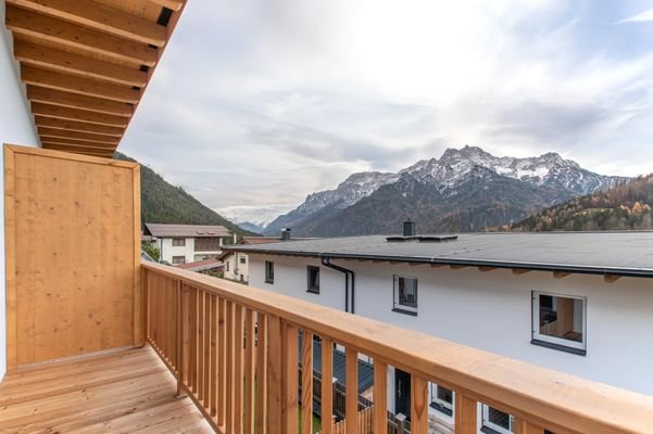 BALKON MIT AUSBLICK