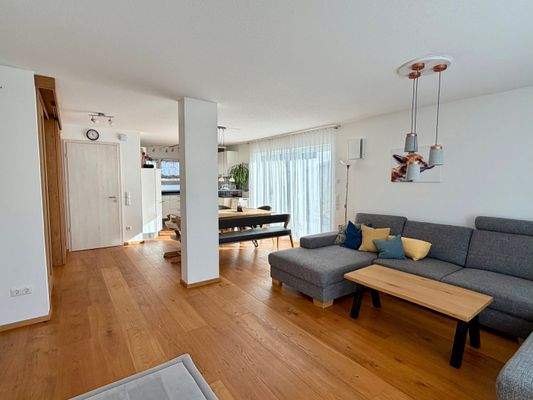 - Wohn und Esszimmer -