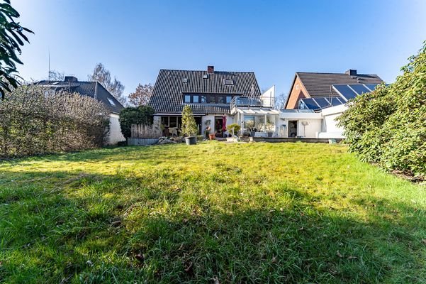 Hintere Gartenansicht 