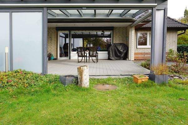 Terrasse und Kelleraußeneingang