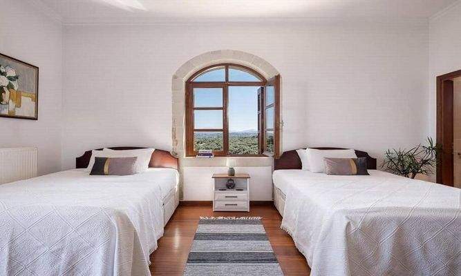 Kreta, Kournas: Luxuriöse Steinvilla mit Meer- und Bergblick