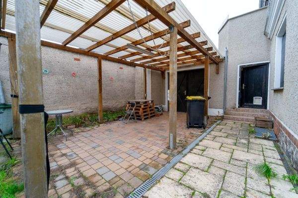 Außenansicht + Garten