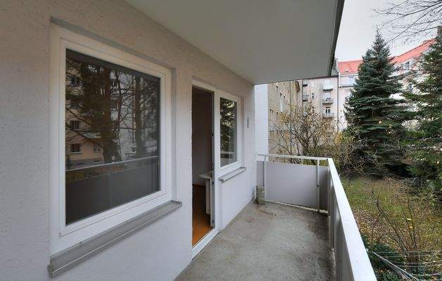 Balkon zum Innenhof (Zugang vom Schlafzimmer)