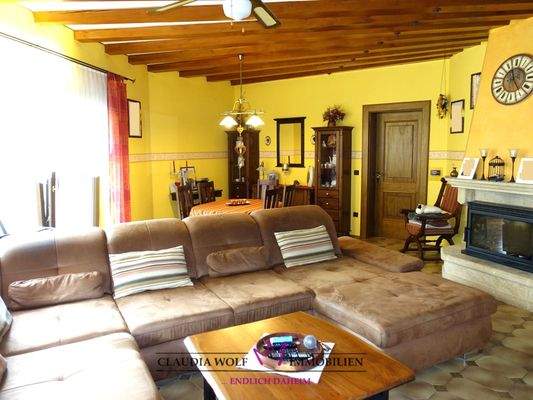 Helles und gemütliches Wohnzimmer