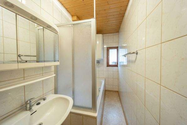 [KI-optimiertes Foto] Bad