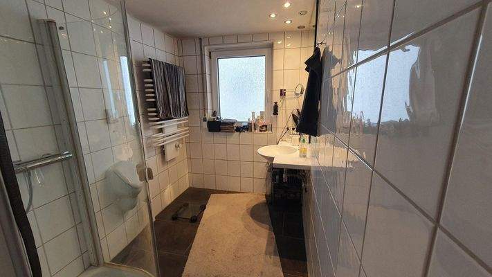 Tageslichtbad mit Dusche