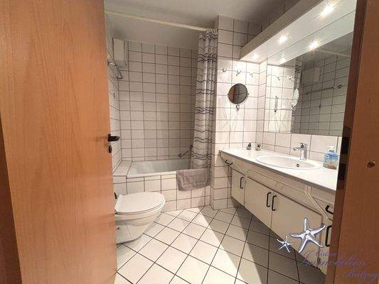 Badezimmer mit Wanne