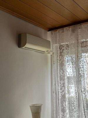 Wohnzimmer mit Klimaanlage