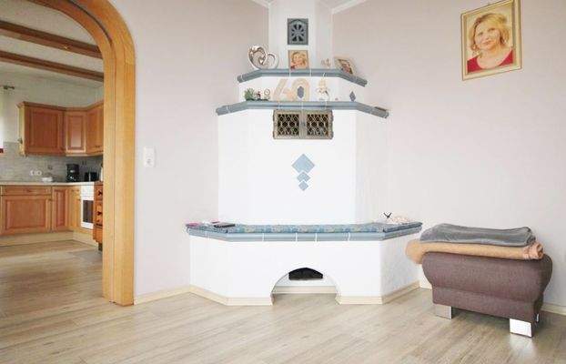 großzügiges Wohnzimmer (EG)