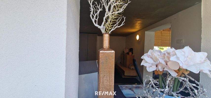 Raum im Innenhof von aussen