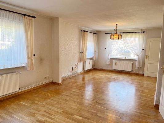 Großzügiges Wohnzimmer ...