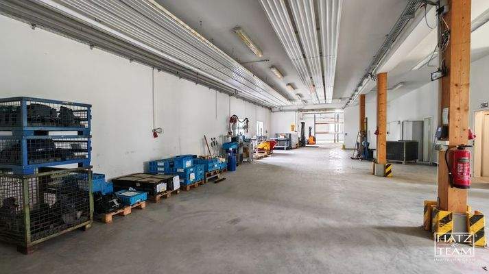Lager- und Produktionshalle