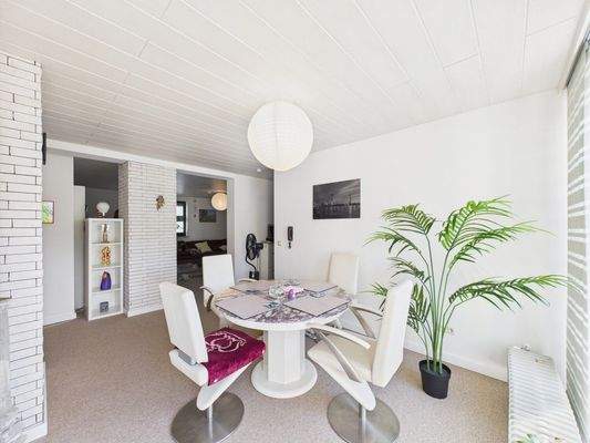 lichtdurchfluteter Essbereich (2. OG)