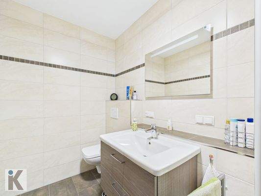 Neuwertiges Badezimmer