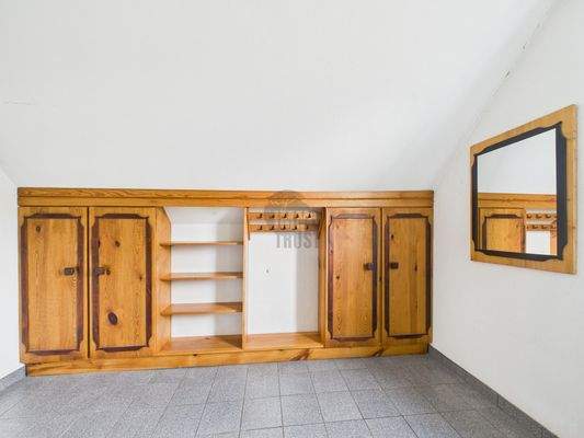 Schrank im 1 OG