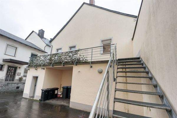 Hofseite / Aufgang kleine Wohnung