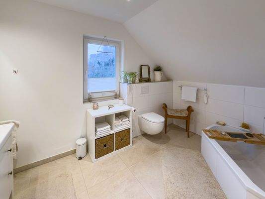 Wannenbad im Obegeschoss