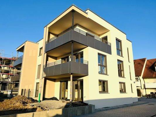 Südwestansicht des Hauses Mitte Januar 2026 - die ersten Bewohner sind eingezogen