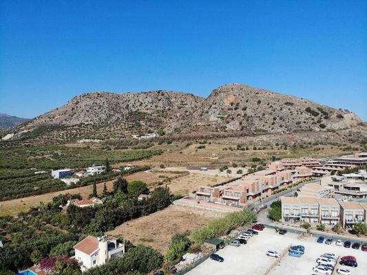 Kreta, Kiani Akti: Prestigeträchtiges Grundstück direkt am Meer nahe Kalyves zu verkaufen