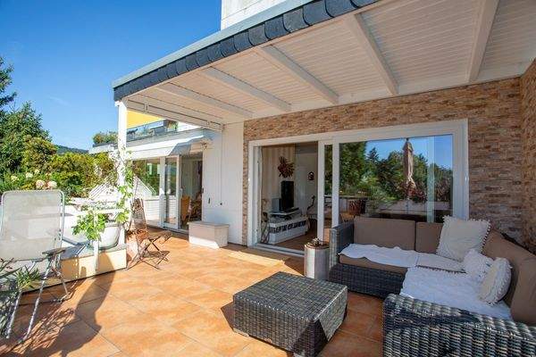 Große (Dach-)Terrasse, teilweise überdacht