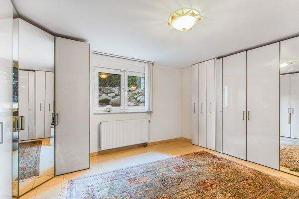 ..... sind beide Zimmer sehr hell und wohnlich