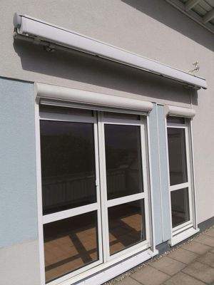 Aussenjalousien und Markise bereits vorhanden