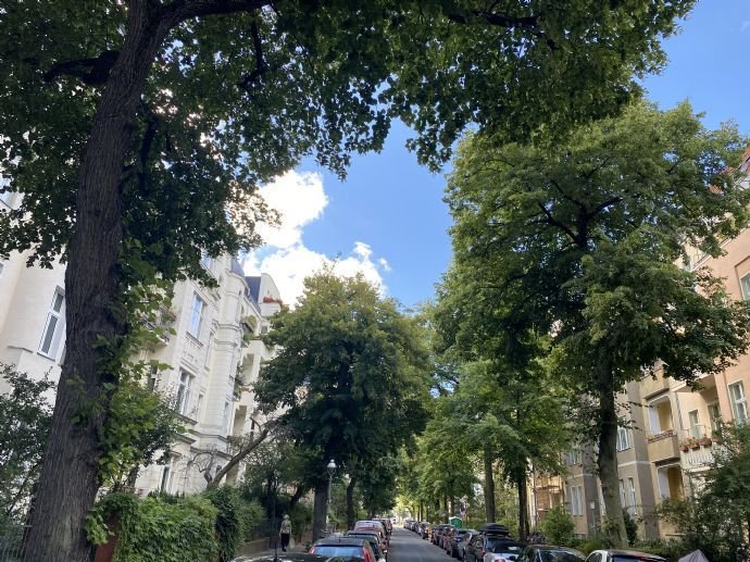 VERMIETET Altbau-Stuck-Wohnung in sehr ruhiger Lage und Loggia