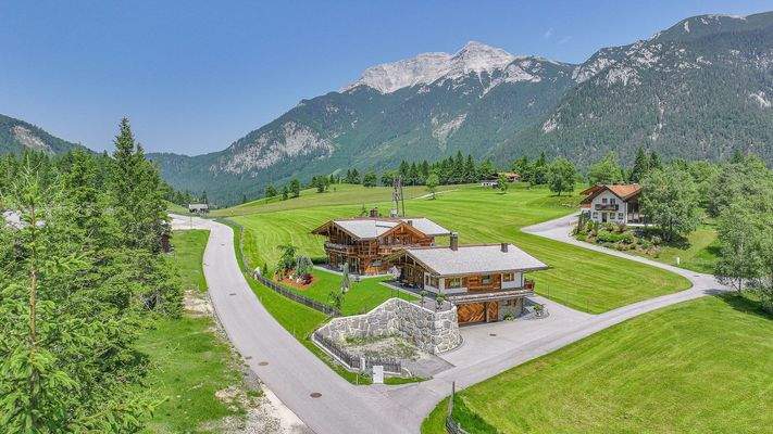 KITZIMMO-Zwei Luxuschalets mit Panoramablick in Top-Ruhelage kaufen - Immobilien Steinberg Tirol.