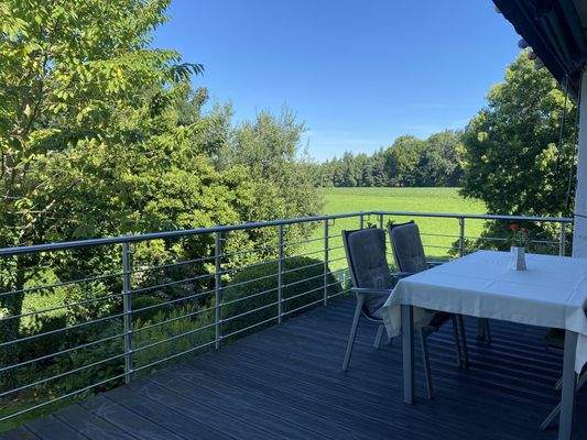 West-Terrasse mit Blick ins Grüne