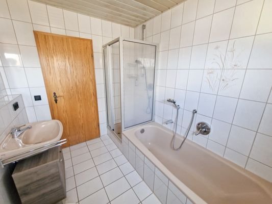 Wanne und Dusche