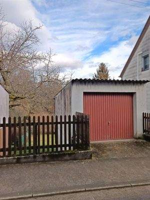 Garage mit Grundstück