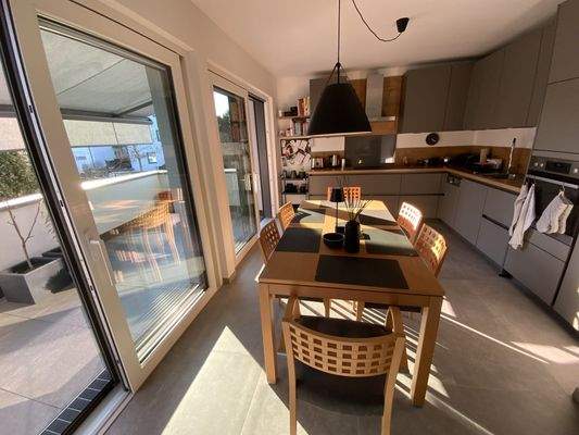 zwei Schiebetürelemente zum Ausgang auf den Südbalkon