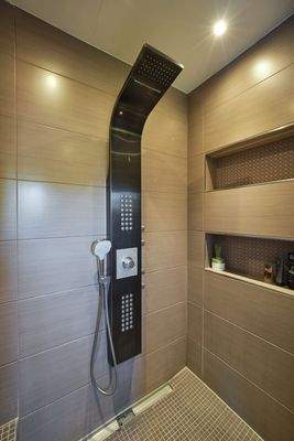 Dusche im Badezimmer OG