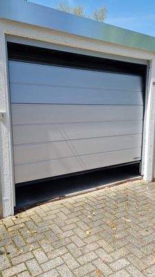 Einzelgarage mit elektr. Tor